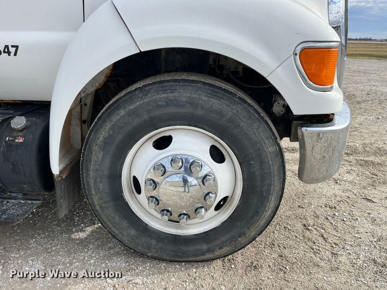 image for item DP0450 2006 Ford F650 Super Duty XLT  flatbed truck