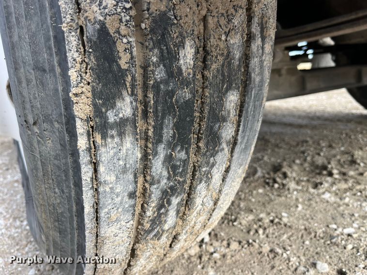 image for item DP0450 2006 Ford F650 Super Duty XLT  flatbed truck