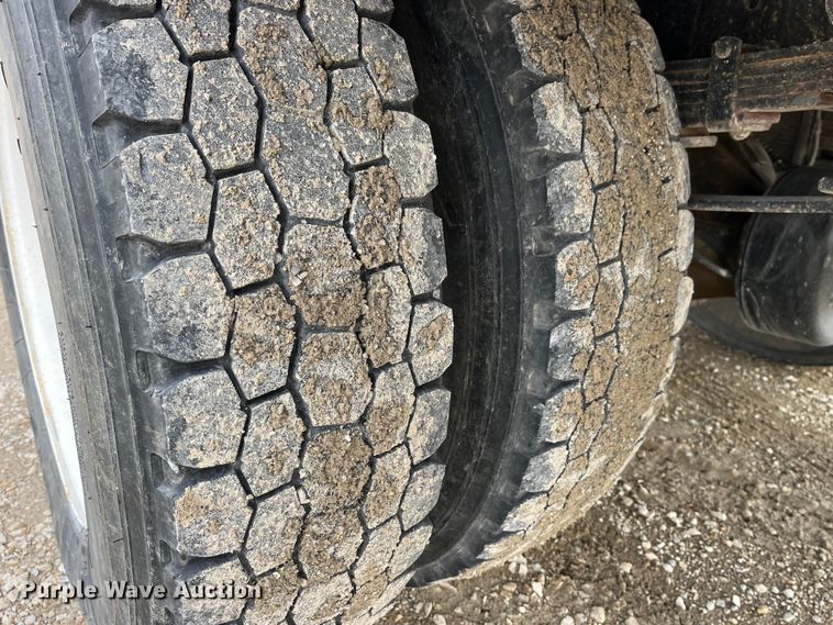 image for item DP0450 2006 Ford F650 Super Duty XLT  flatbed truck