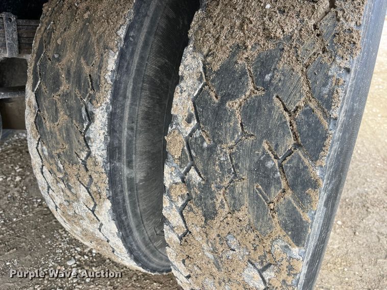 image for item DP0450 2006 Ford F650 Super Duty XLT  flatbed truck