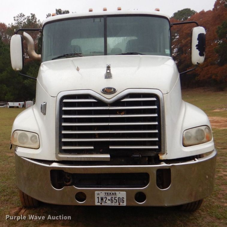 image for item DP8598 2004 Mack CX612  roll-off container truck