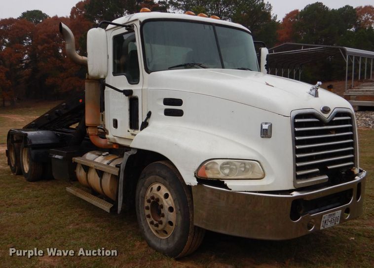 image for item DP8598 2004 Mack CX612  roll-off container truck