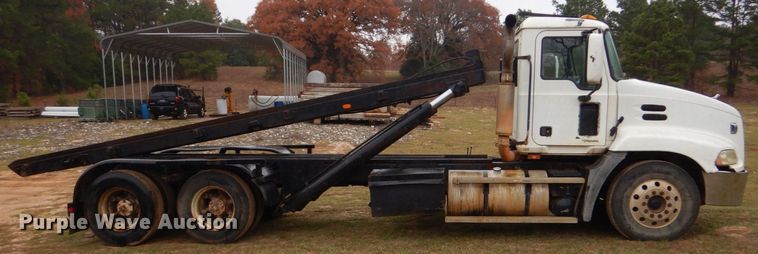 image for item DP8598 2004 Mack CX612  roll-off container truck