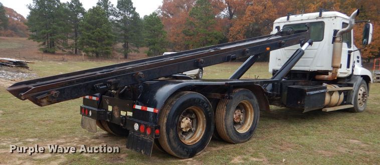 image for item DP8598 2004 Mack CX612  roll-off container truck