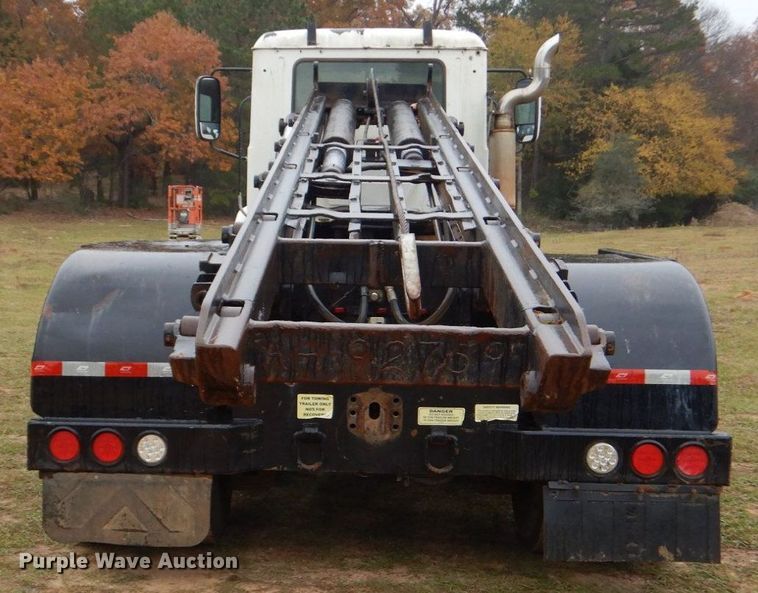 image for item DP8598 2004 Mack CX612  roll-off container truck