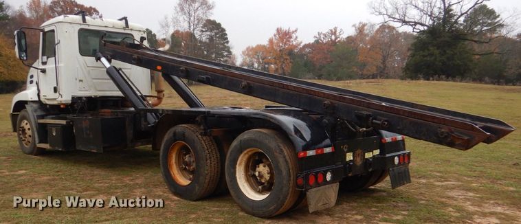 image for item DP8598 2004 Mack CX612  roll-off container truck