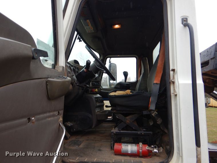 image for item DP8598 2004 Mack CX612  roll-off container truck