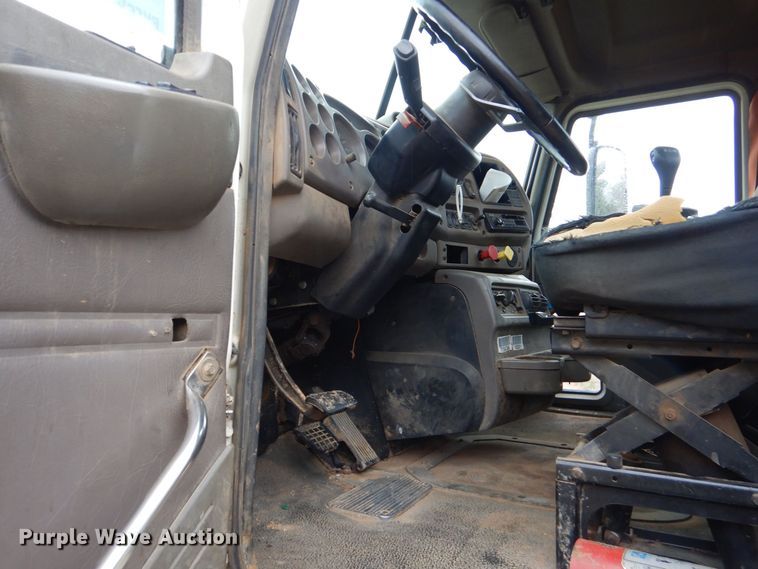 image for item DP8598 2004 Mack CX612  roll-off container truck