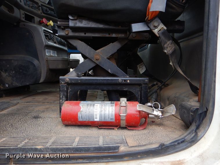 image for item DP8598 2004 Mack CX612  roll-off container truck