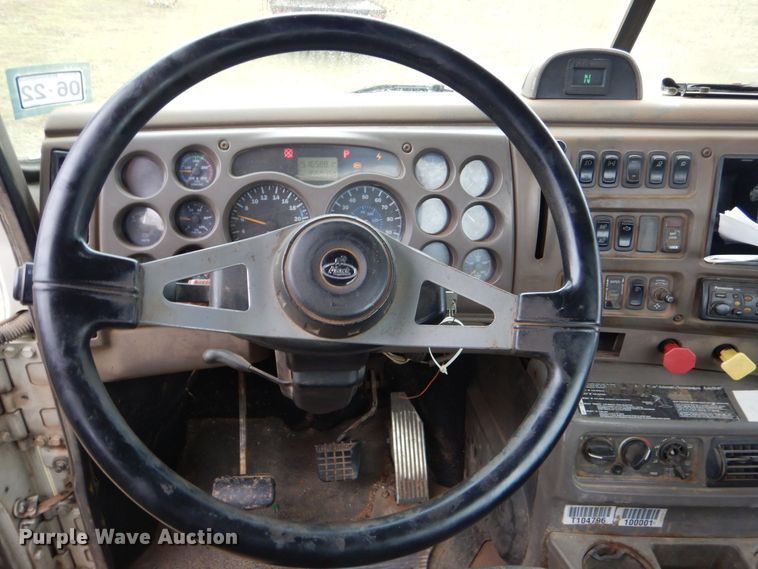 image for item DP8598 2004 Mack CX612  roll-off container truck