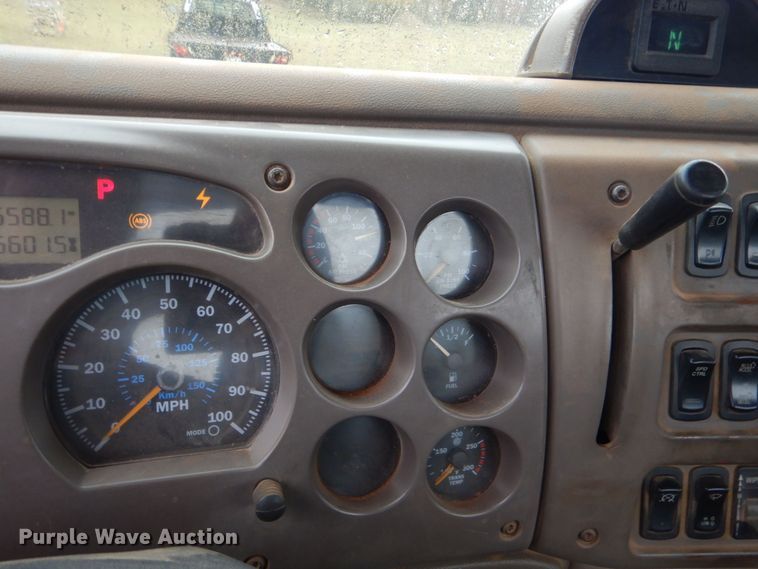 image for item DP8598 2004 Mack CX612  roll-off container truck