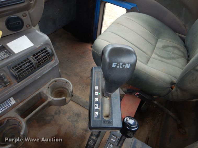 image for item DP8598 2004 Mack CX612  roll-off container truck