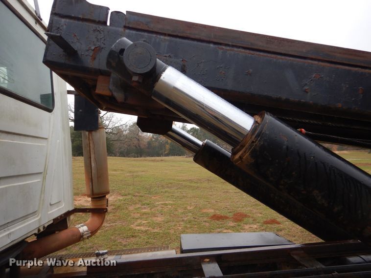 image for item DP8598 2004 Mack CX612  roll-off container truck