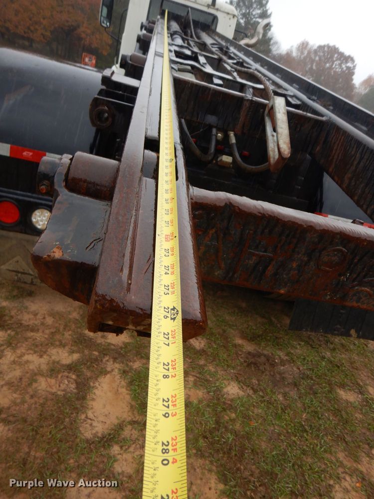 image for item DP8598 2004 Mack CX612  roll-off container truck