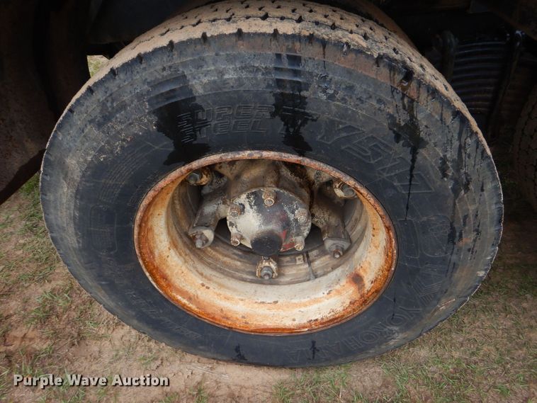 image for item DP8598 2004 Mack CX612  roll-off container truck