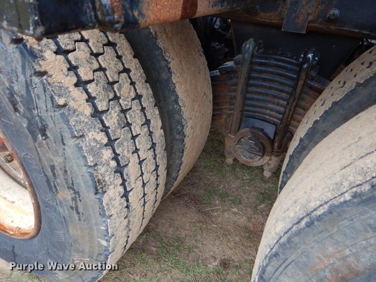 image for item DP8598 2004 Mack CX612  roll-off container truck