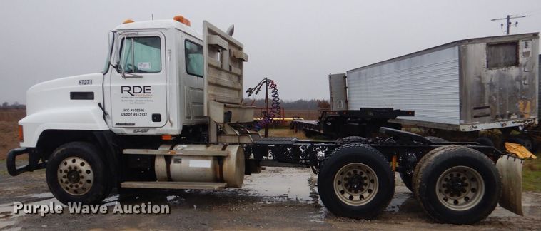 image for item DP8602 1998 Mack CH613  semi truck