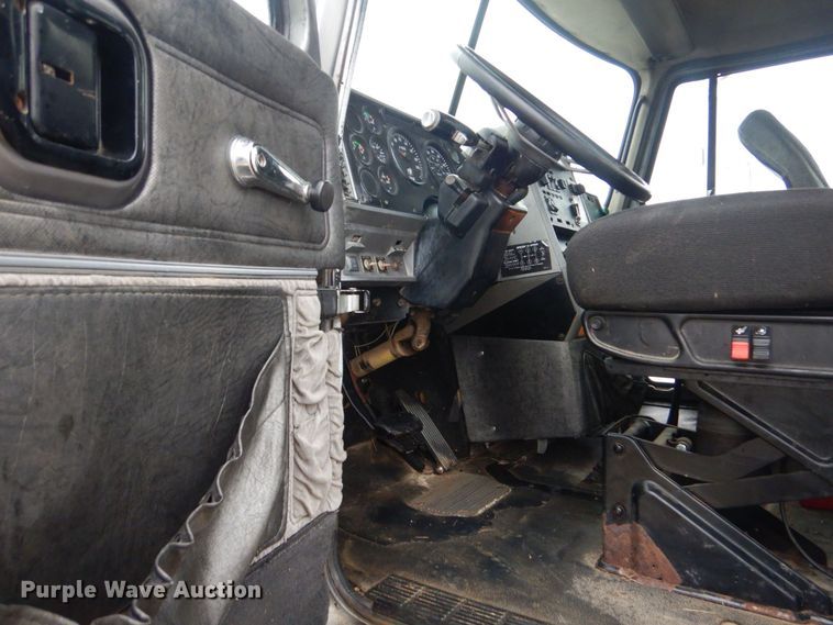 image for item DP8602 1998 Mack CH613  semi truck