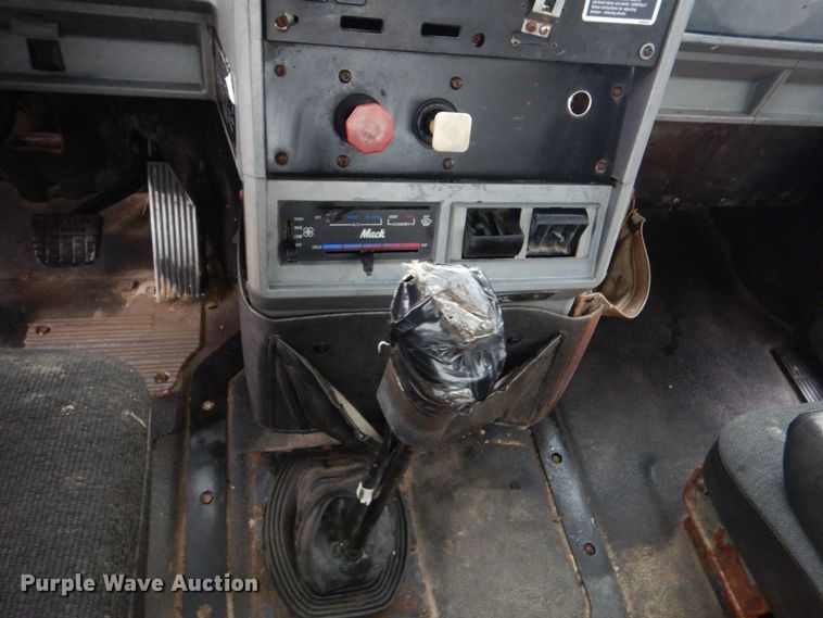 image for item DP8602 1998 Mack CH613  semi truck