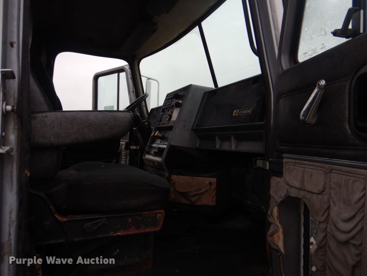 image for item DP8602 1998 Mack CH613  semi truck