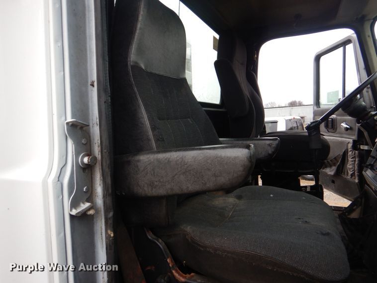 image for item DP8602 1998 Mack CH613  semi truck