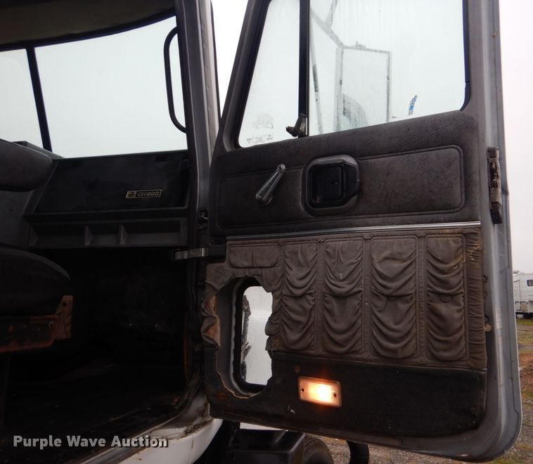 image for item DP8602 1998 Mack CH613  semi truck