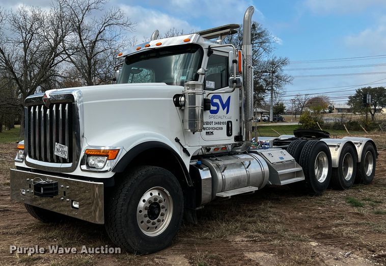 image for item DQ1933 2019 International HX520  semi truck