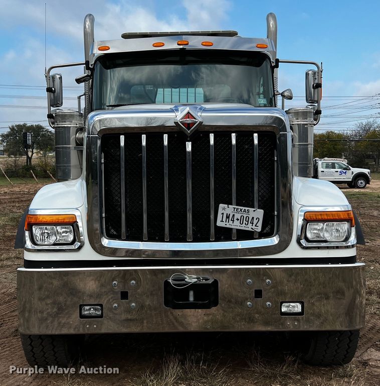 image for item DQ1933 2019 International HX520  semi truck