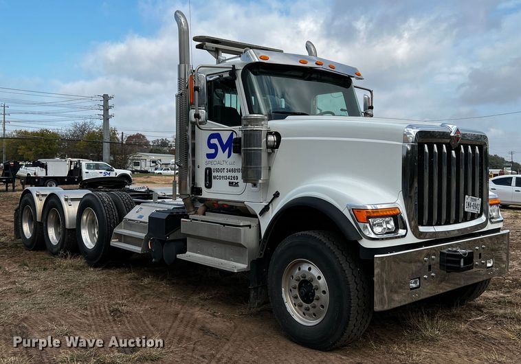 image for item DQ1933 2019 International HX520  semi truck