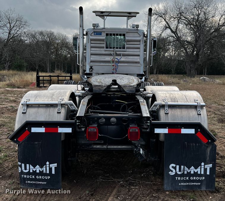 image for item DQ1933 2019 International HX520  semi truck