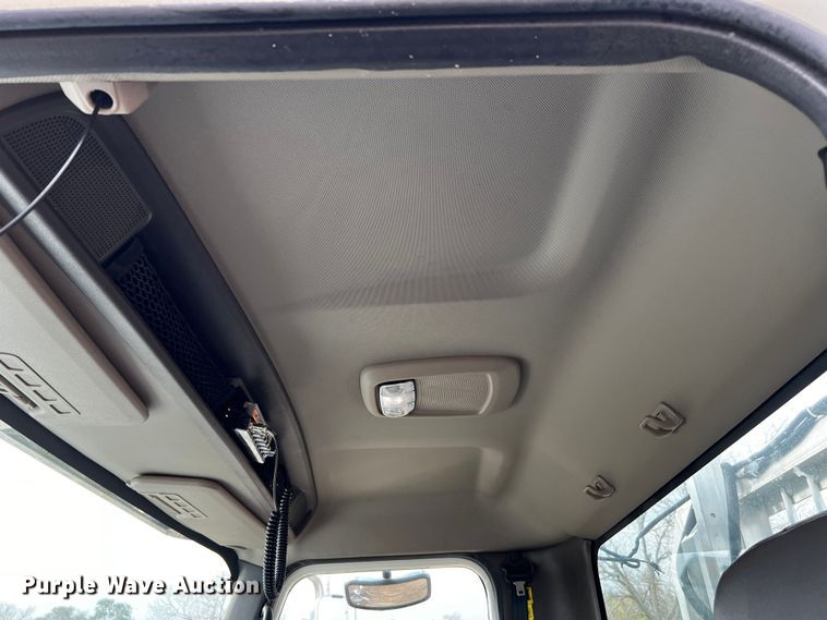 image for item DQ1933 2019 International HX520  semi truck