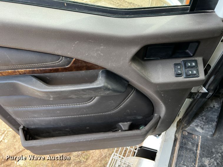 image for item DQ1933 2019 International HX520  semi truck