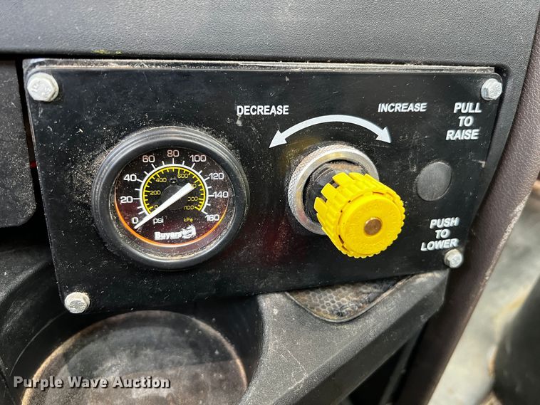 image for item DQ1933 2019 International HX520  semi truck