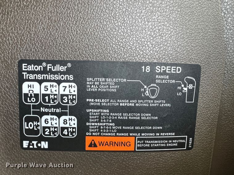 image for item DQ1933 2019 International HX520  semi truck