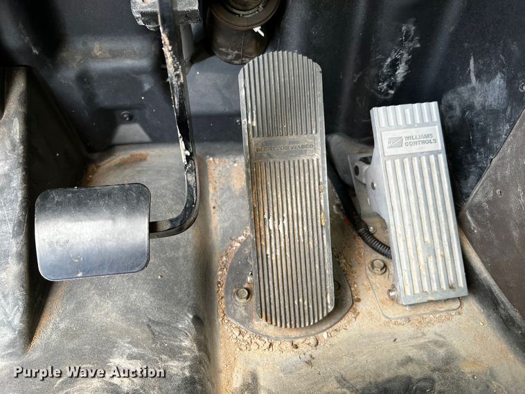 image for item DQ1933 2019 International HX520  semi truck