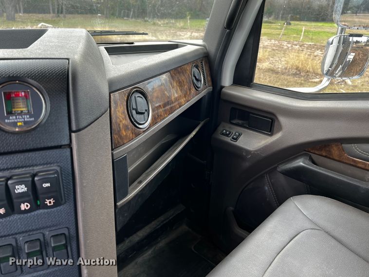 image for item DQ1933 2019 International HX520  semi truck