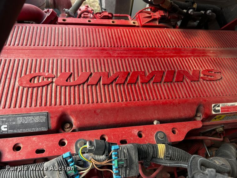 image for item DQ1933 2019 International HX520  semi truck