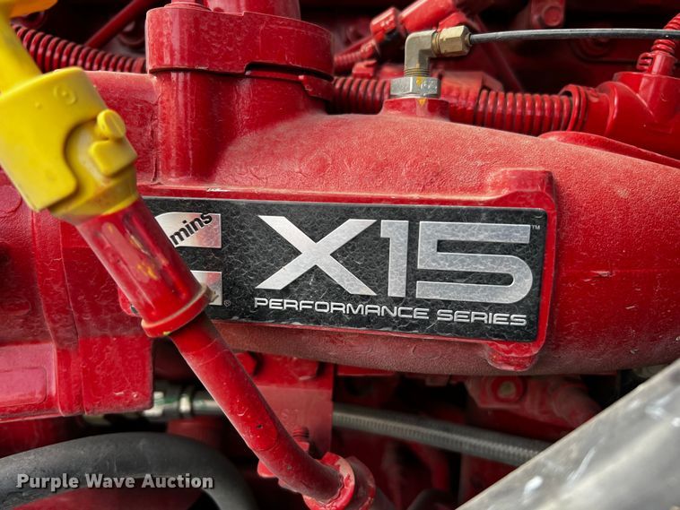 image for item DQ1933 2019 International HX520  semi truck