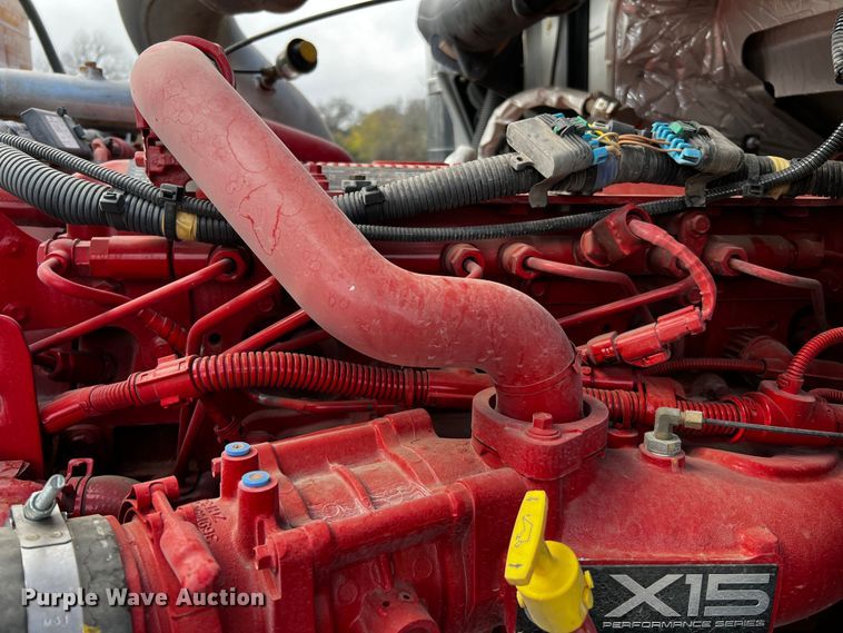 image for item DQ1933 2019 International HX520  semi truck