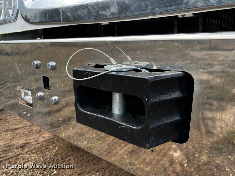 image for item DQ1933 2019 International HX520  semi truck