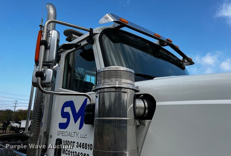 image for item DQ1933 2019 International HX520  semi truck