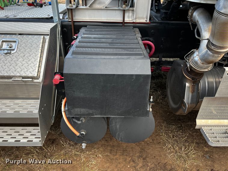 image for item DQ1933 2019 International HX520  semi truck