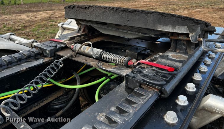 image for item DQ1933 2019 International HX520  semi truck