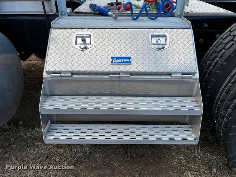 image for item DQ1933 2019 International HX520  semi truck