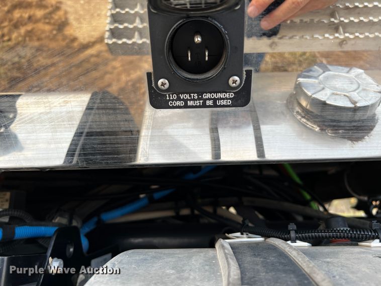 image for item DQ1933 2019 International HX520  semi truck