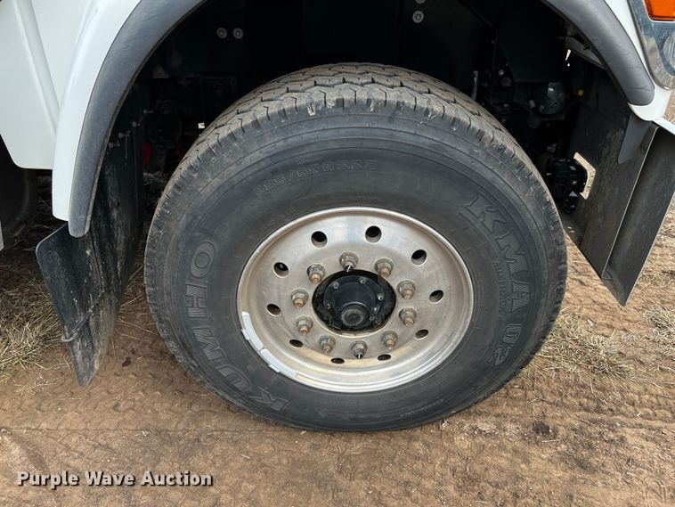 image for item DQ1933 2019 International HX520  semi truck