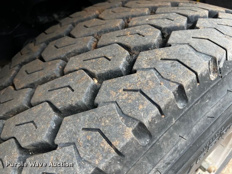 image for item DQ1933 2019 International HX520  semi truck