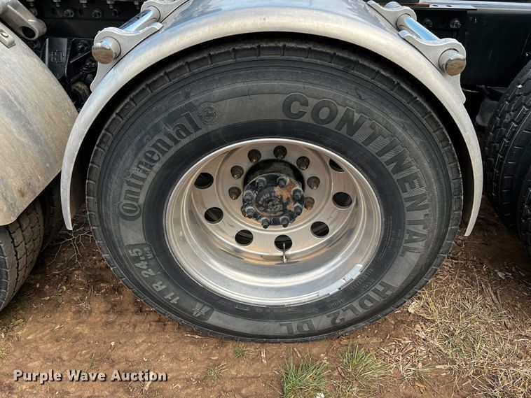 image for item DQ1933 2019 International HX520  semi truck