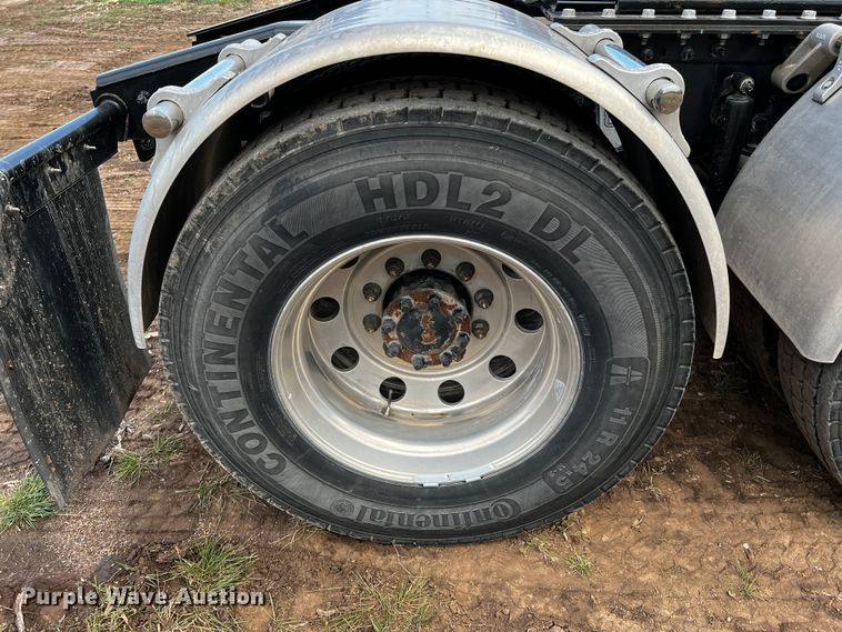 image for item DQ1933 2019 International HX520  semi truck