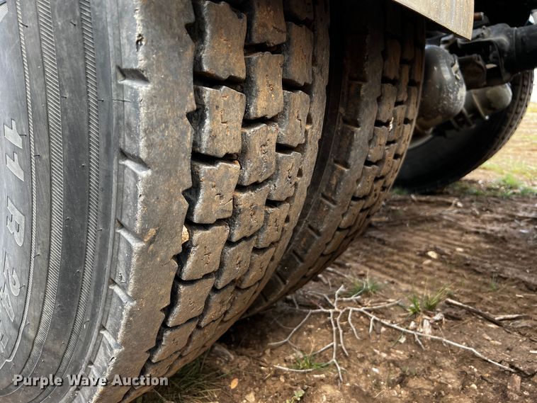 image for item DQ1933 2019 International HX520  semi truck